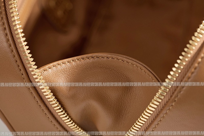 미우미우아르카디마테라세나파가죽백  20260314-161333-022루.jpg