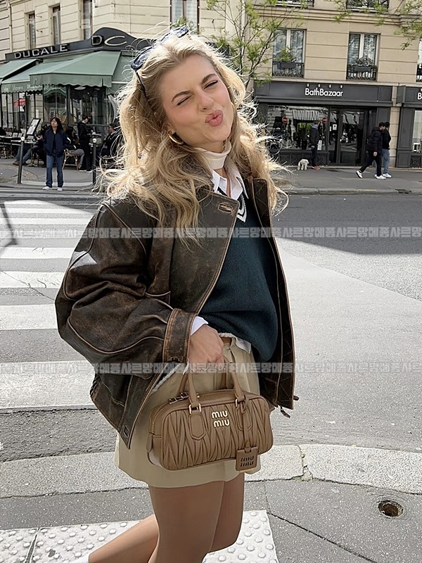 미우미우아르카디마테라세나파가죽백  20260314-163101-025루.jpg