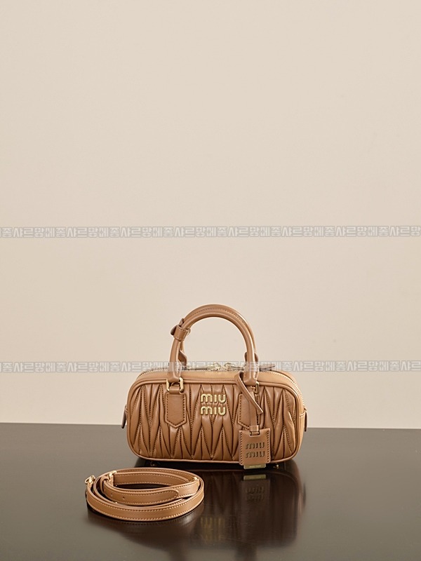 미우미우아르카디마테라세나파가죽백  20260314-163057-001루.jpg