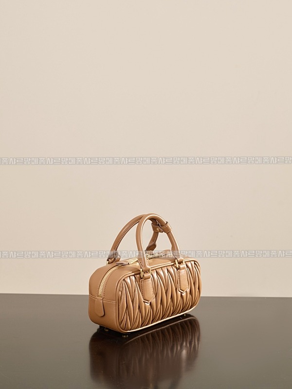 미우미우아르카디마테라세나파가죽백  20260314-163057-004루.jpg