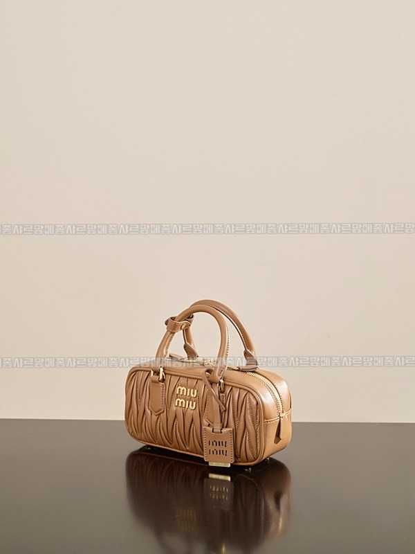 미우미우아르카디마테라세나파가죽백  20260314-163057-003루.jpg