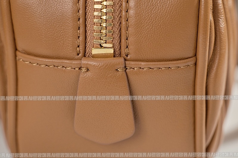 미우미우아르카디마테라세나파가죽백  20260314-163059-013루.jpg