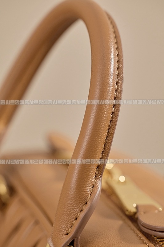 미우미우아르카디마테라세나파가죽백  20260314-163058-011루.jpg