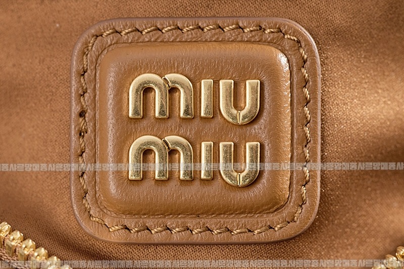 미우미우아르카디마테라세나파가죽백  20260314-163100-018루.jpg