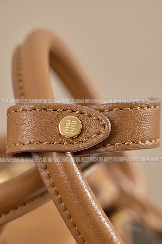 미우미우아르카디마테라세나파가죽백  20260314-163100-019루.jpg