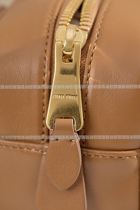 미우미우아르카디마테라세나파가죽백  20260314-163100-021루.jpg