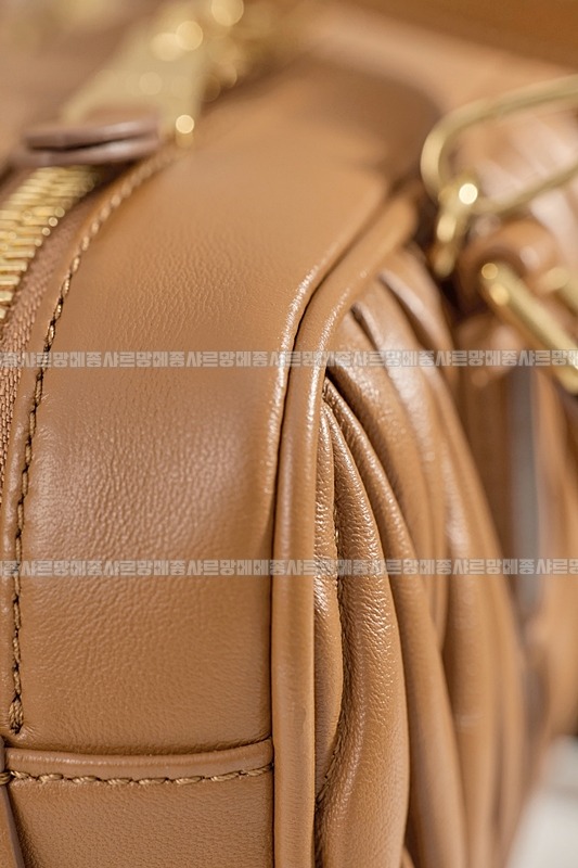 미우미우아르카디마테라세나파가죽백  20260314-163101-022루.jpg