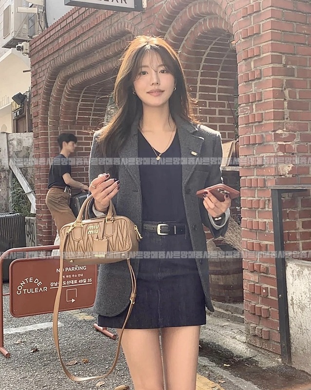 미우미우아르카디마테라세나파가죽백  20260314-163422-027루.jpg