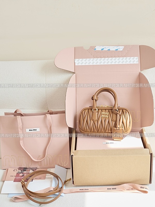 미우미우아르카디마테라세나파가죽백  20260314-163421-023루.jpg