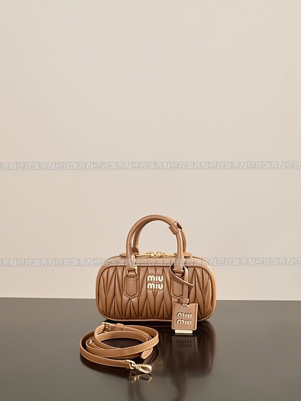 미우미우아르카디마테라세나파가죽백  20260314-163416-001루.jpg