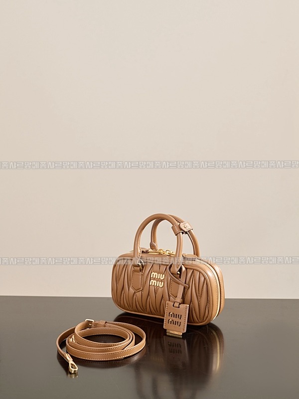 미우미우아르카디마테라세나파가죽백  20260314-163416-003루.jpg