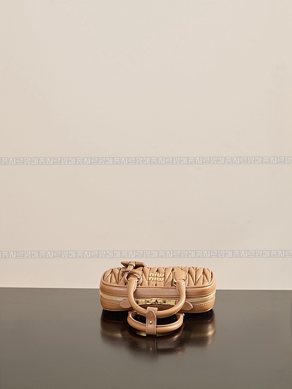 미우미우아르카디마테라세나파가죽백  20260314-163417-009루.jpg