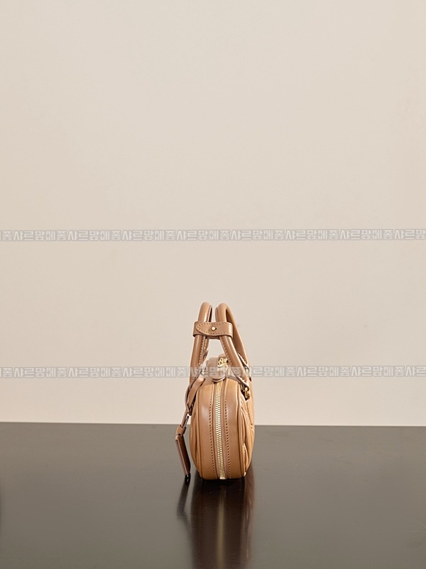 미우미우아르카디마테라세나파가죽백  20260314-163417-008루.jpg