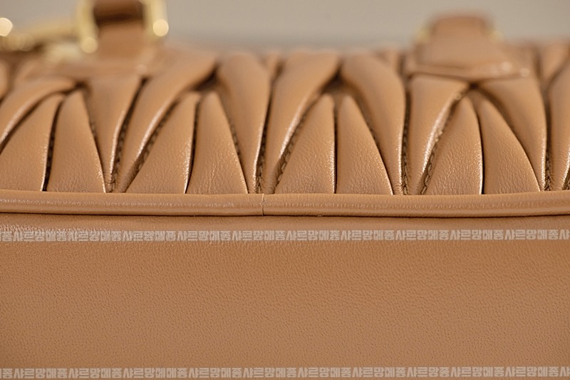 미우미우아르카디마테라세나파가죽백  20260314-163417-010루.jpg