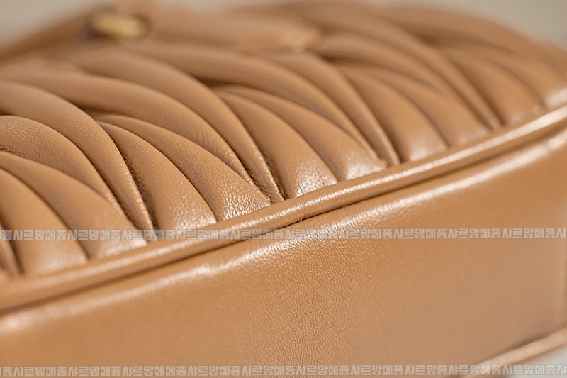 미우미우아르카디마테라세나파가죽백  20260314-163418-012루.jpg