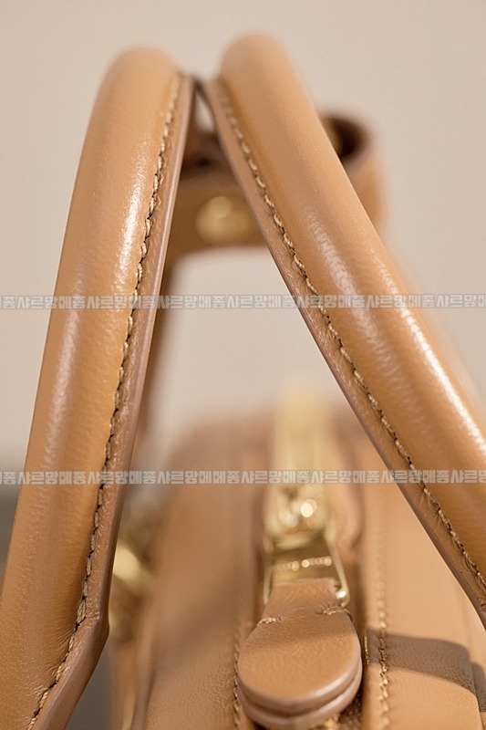 미우미우아르카디마테라세나파가죽백  20260314-163420-017루.jpg