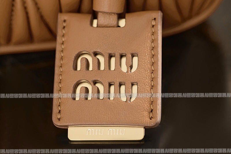 미우미우아르카디마테라세나파가죽백  20260314-163421-022루.jpg