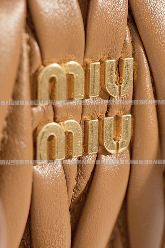 미우미우아르카디마테라세나파가죽백  20260314-163421-020루.jpg