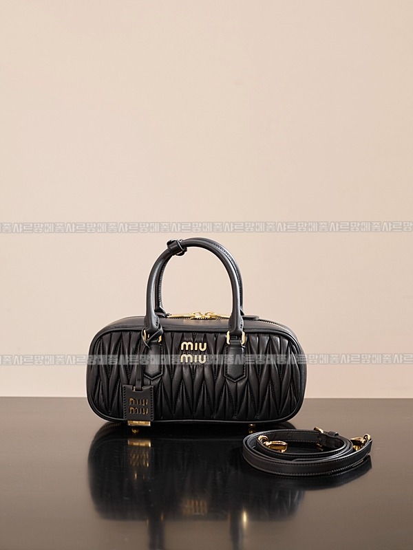 미우미우아르카디마테라세나파가죽백  20260314-164542-001루.jpg