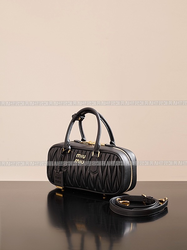 미우미우아르카디마테라세나파가죽백  20260314-164542-002루.jpg