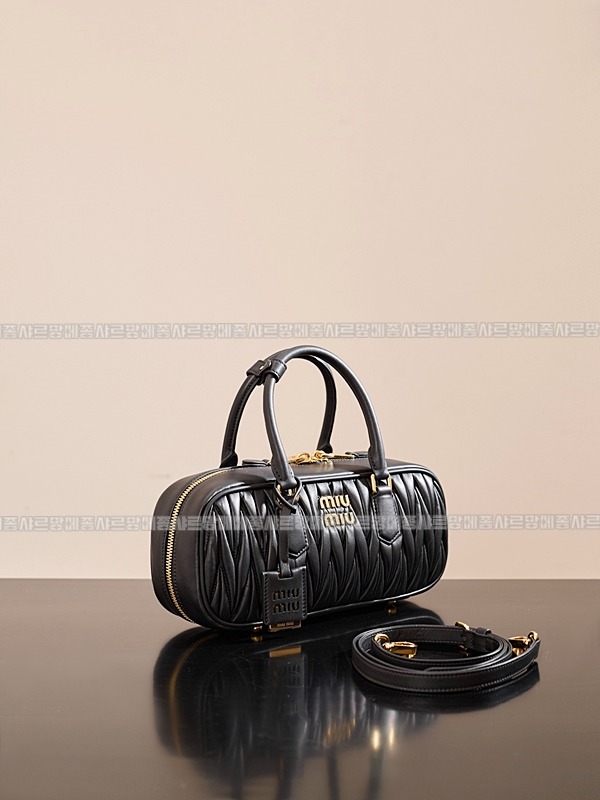 미우미우아르카디마테라세나파가죽백  20260314-164542-003루.jpg