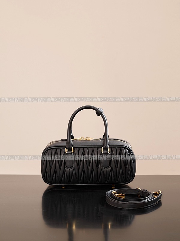 미우미우아르카디마테라세나파가죽백  20260314-164542-004루.jpg