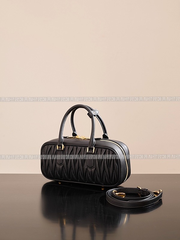 미우미우아르카디마테라세나파가죽백  20260314-164543-007루.jpg