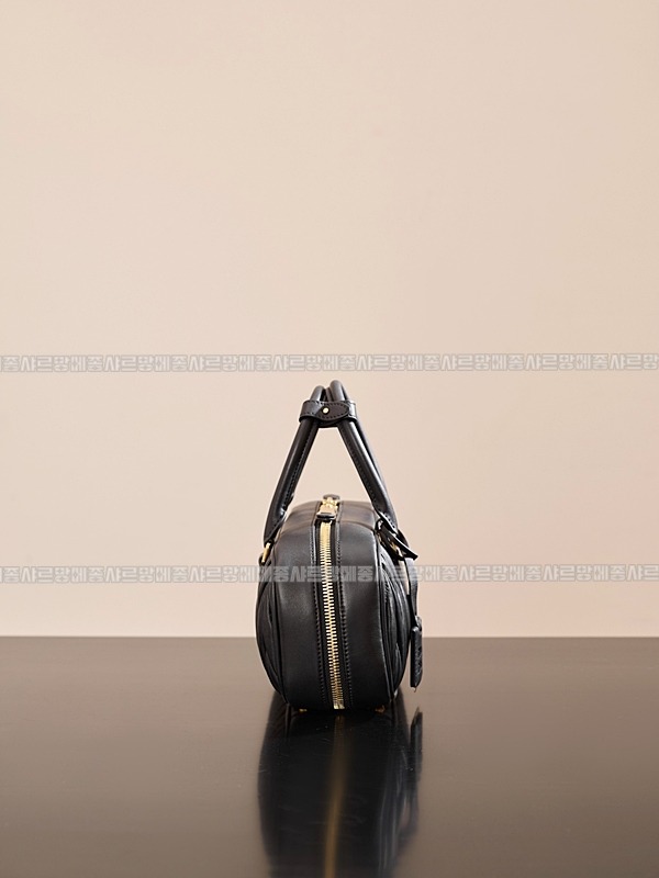 미우미우아르카디마테라세나파가죽백  20260314-164543-008루.jpg