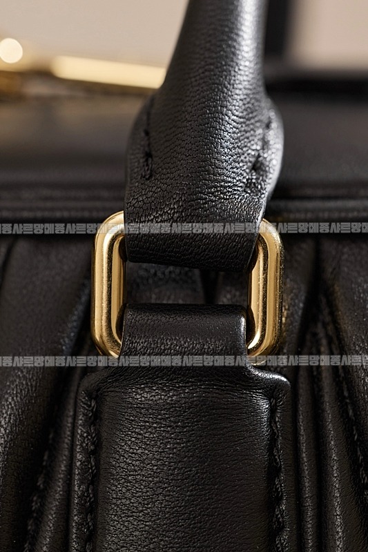 미우미우아르카디마테라세나파가죽백  20260314-164544-015루.jpg