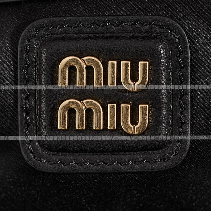 미우미우아르카디마테라세나파가죽백  20260314-164544-014루.jpg