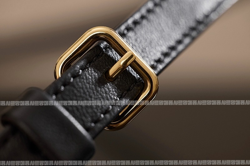 미우미우아르카디마테라세나파가죽백  20260314-164545-018루.jpg