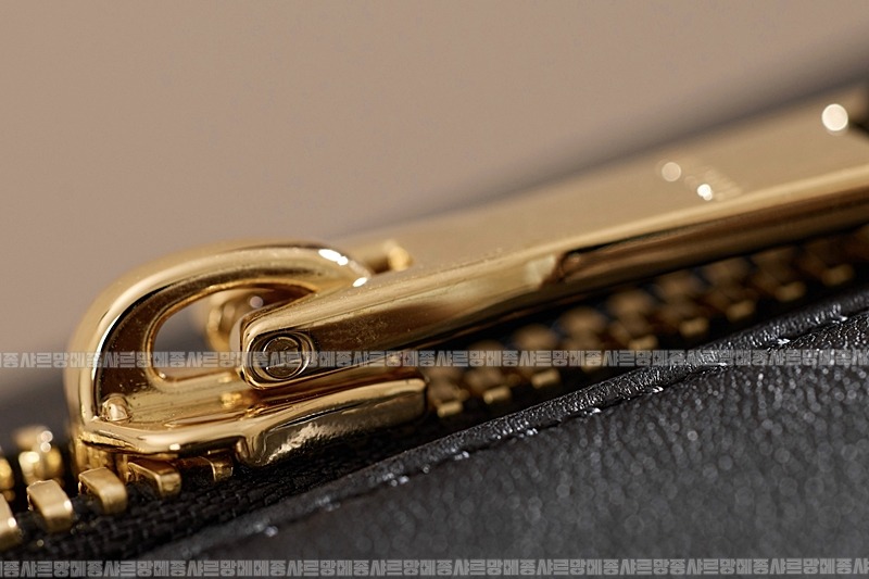 미우미우아르카디마테라세나파가죽백  20260314-164545-021루.jpg