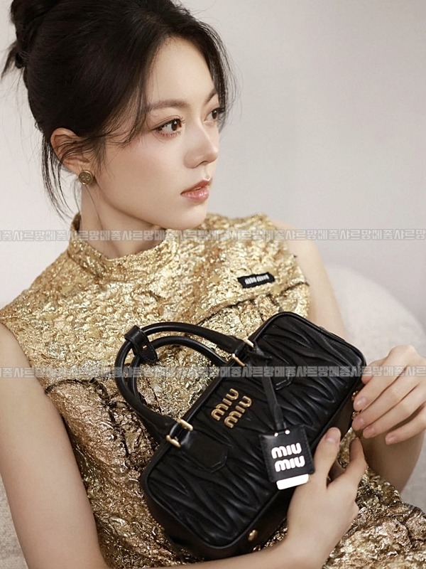 미우미우아르카디마테라세나파가죽백  20260314-164909-028루.jpg