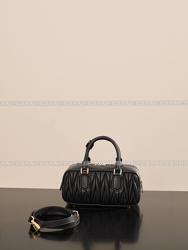 미우미우아르카디마테라세나파가죽백  20260314-164905-002루.jpg