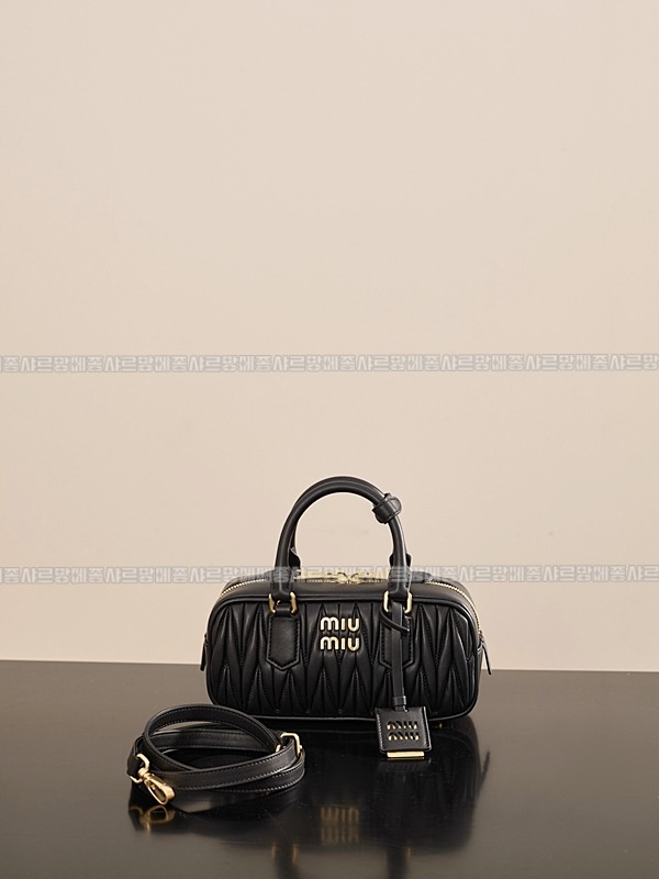 미우미우아르카디마테라세나파가죽백  20260314-164905-001루.jpg