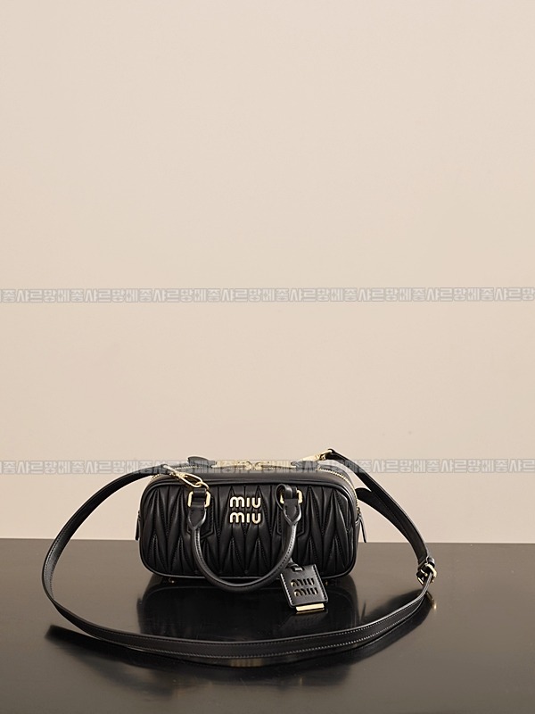 미우미우아르카디마테라세나파가죽백  20260314-164905-004루.jpg