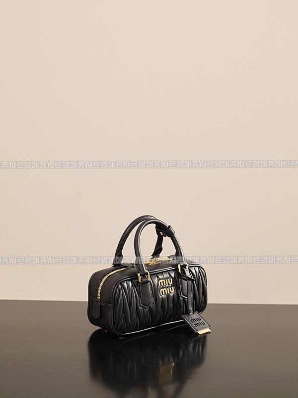 미우미우아르카디마테라세나파가죽백  20260314-164905-005루.jpg