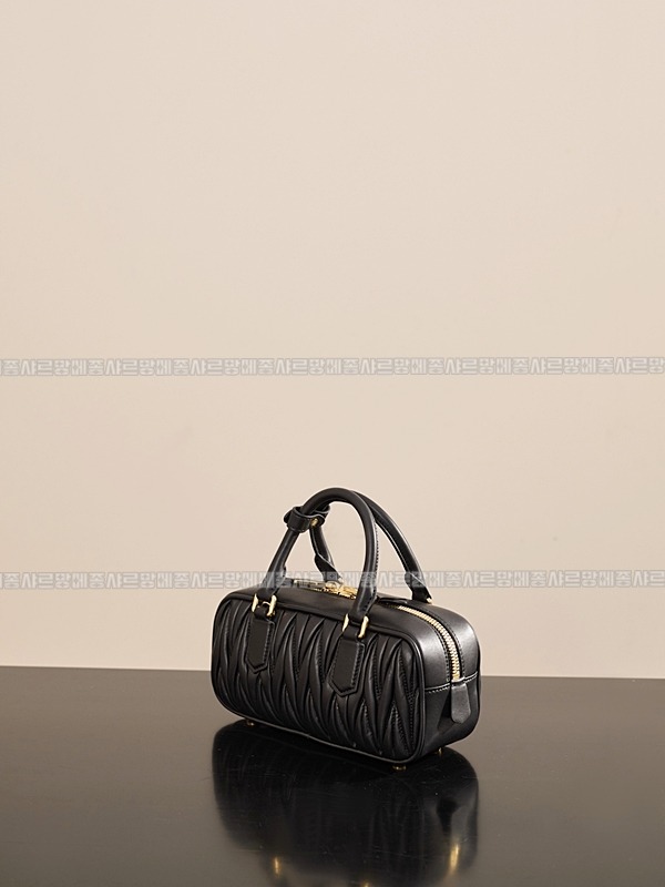 미우미우아르카디마테라세나파가죽백  20260314-164905-003루.jpg