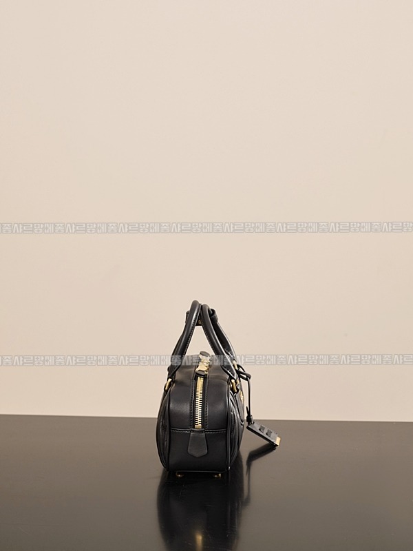 미우미우아르카디마테라세나파가죽백  20260314-164905-006루.jpg