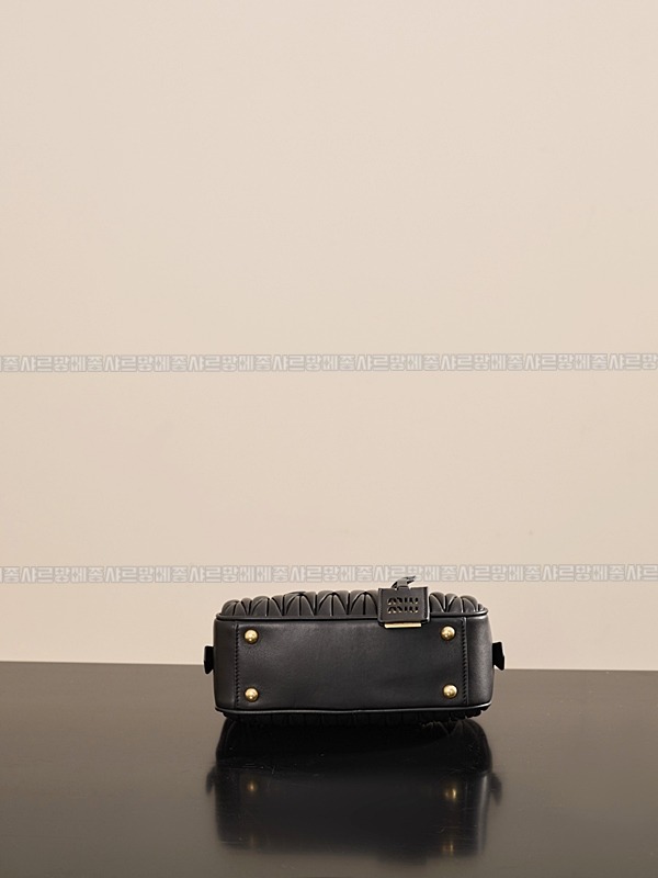 미우미우아르카디마테라세나파가죽백  20260314-164905-007루.jpg