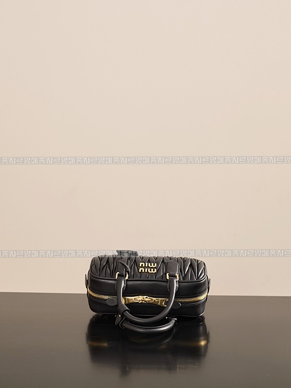 미우미우아르카디마테라세나파가죽백  20260314-164906-008루.jpg