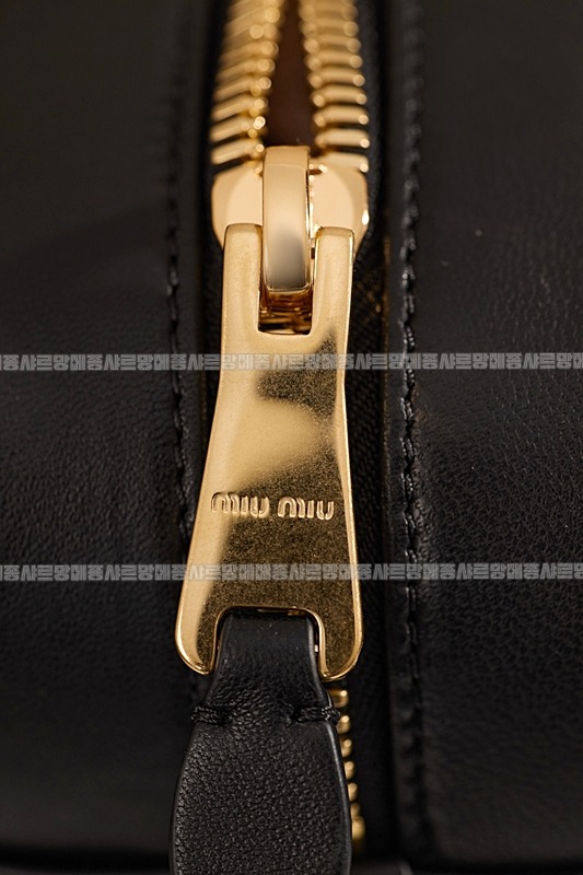 미우미우아르카디마테라세나파가죽백  20260314-164906-012루.jpg