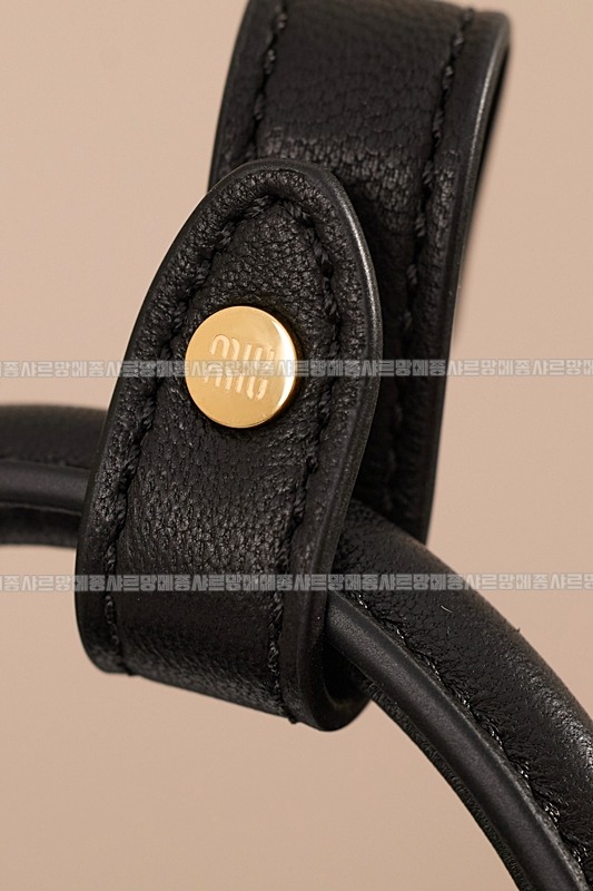 미우미우아르카디마테라세나파가죽백  20260314-164906-011루.jpg