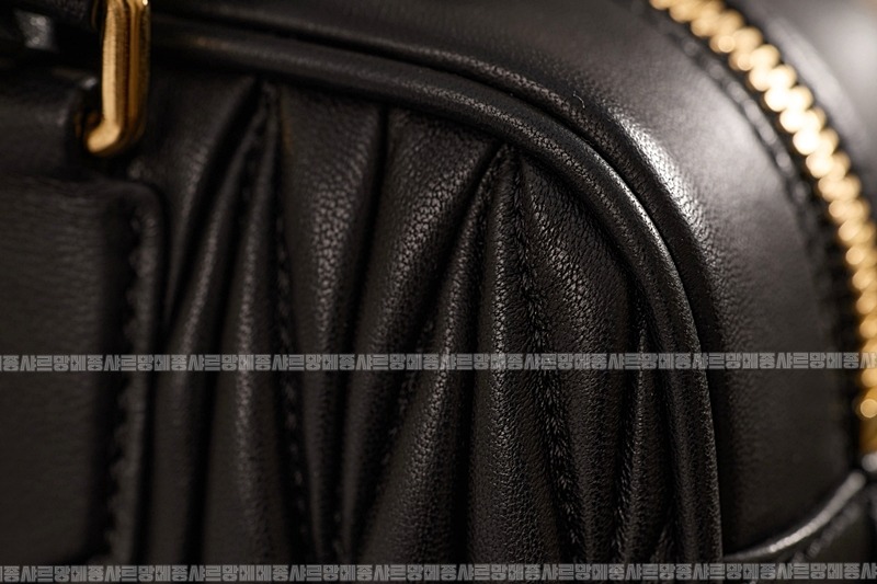 미우미우아르카디마테라세나파가죽백  20260314-164907-015루.jpg