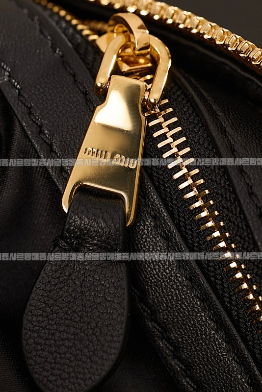 미우미우아르카디마테라세나파가죽백  20260314-164906-013루.jpg