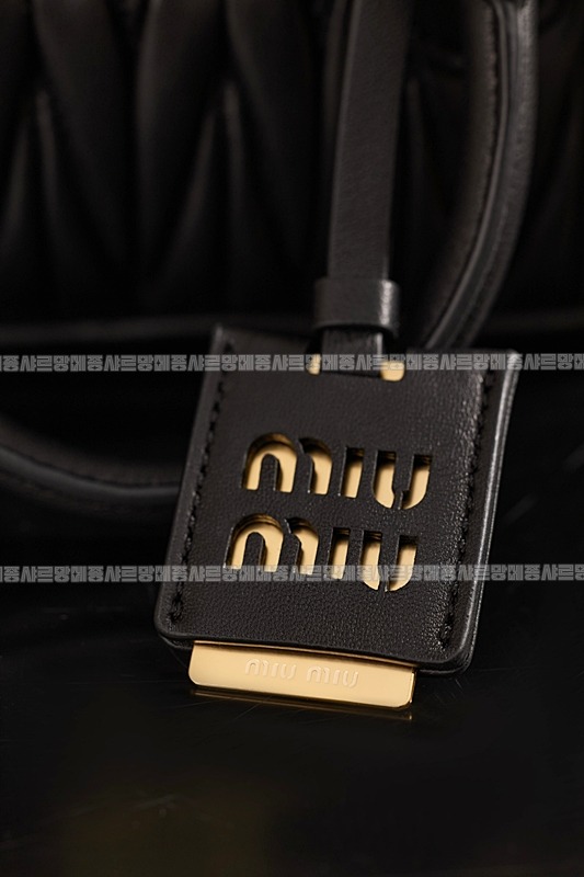 미우미우아르카디마테라세나파가죽백  20260314-164906-014루.jpg