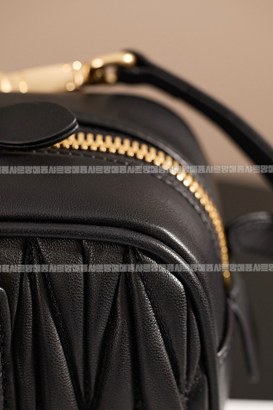 미우미우아르카디마테라세나파가죽백  20260314-164907-016루.jpg