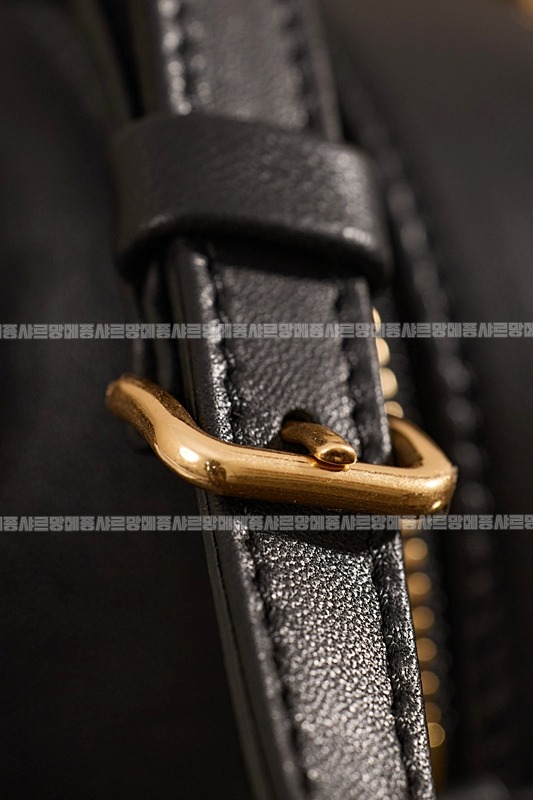 미우미우아르카디마테라세나파가죽백  20260314-164907-020루.jpg