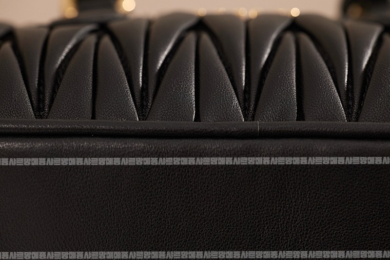 미우미우아르카디마테라세나파가죽백  20260314-164908-021루.jpg