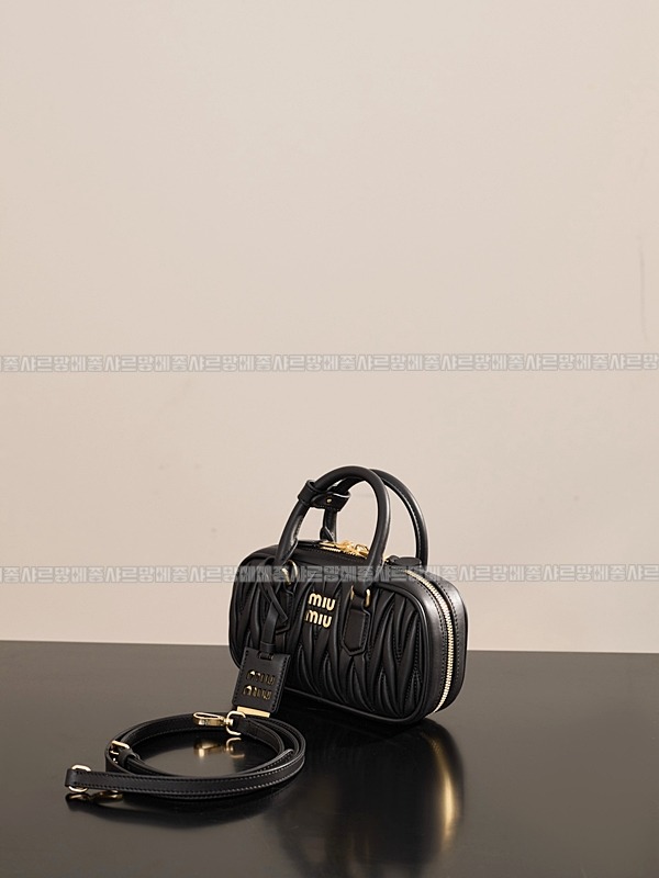 미우미우아르카디마테라세나파가죽백  20260314-165216-002루.jpg